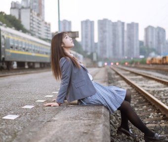 镜酱 私奔之制服 [30P-375MB]