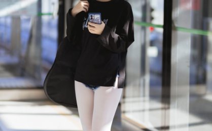 洛桑w伊梓 地铁吉他 [26P-276MB]