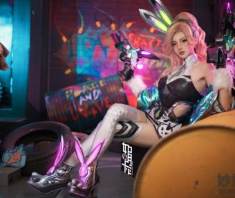 如月灰 英雄联盟 厄运小姐 [17P-104MB]